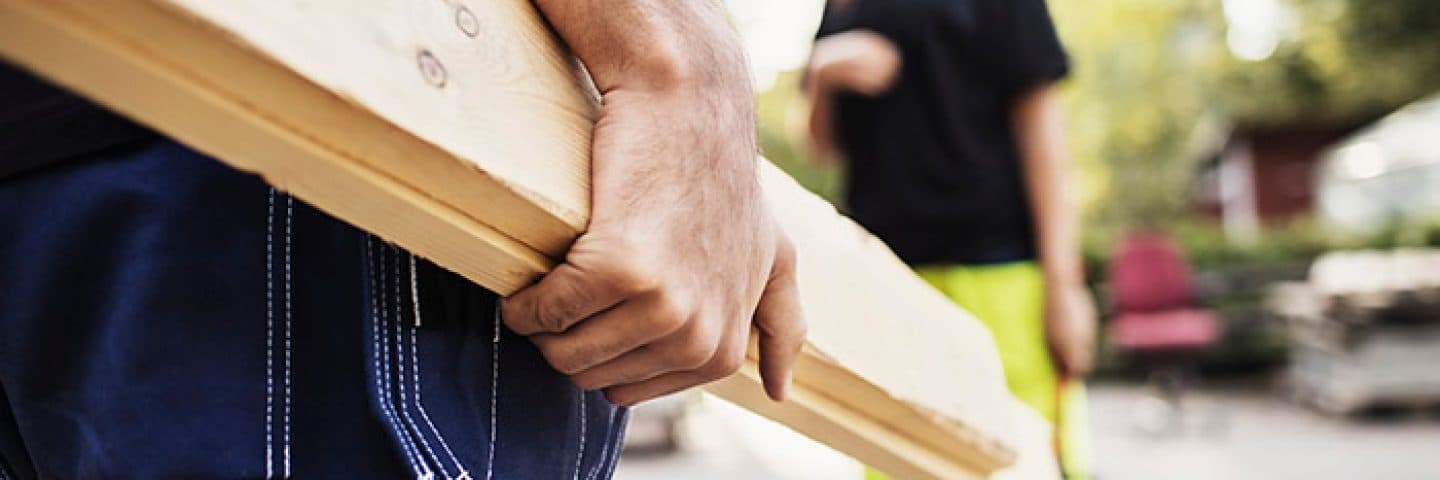 Hantverkare-som-haller-i-brador