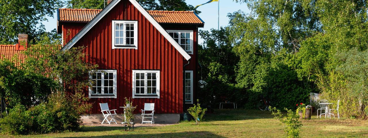 rott-hus-med-vita-knutar