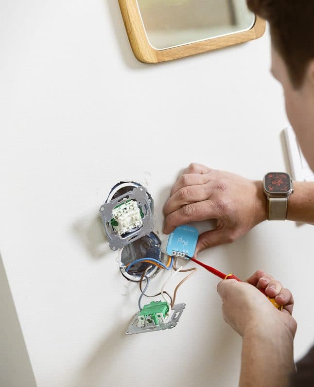 elektriker-skruvar-i-uttag